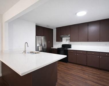 916 Parkway Street - Photo Thumbnail 5