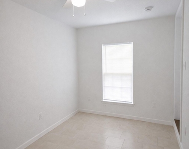 916 Parkway Street - Photo Thumbnail 13