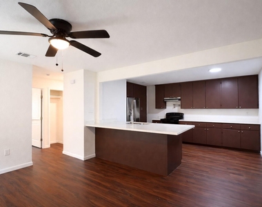 916 Parkway Street - Photo Thumbnail 4