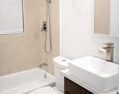 916 Parkway Street - Photo Thumbnail 12