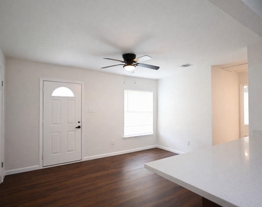 916 Parkway Street - Photo Thumbnail 3