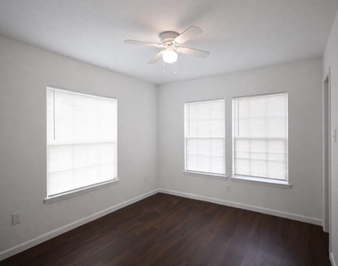 916 Parkway Street - Photo Thumbnail 6
