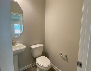 13443 Greenbrier Drive - Photo Thumbnail 7