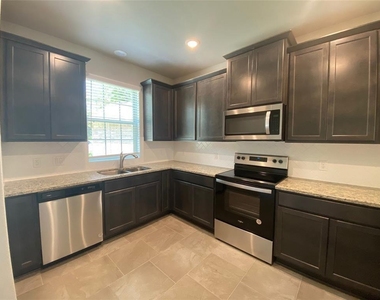 13443 Greenbrier Drive - Photo Thumbnail 3