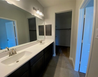 13443 Greenbrier Drive - Photo Thumbnail 10