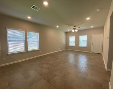13443 Greenbrier Drive - Photo Thumbnail 5