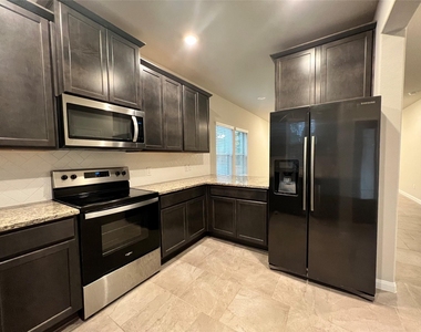 13443 Greenbrier Drive - Photo Thumbnail 4