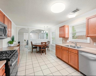1614 York Creek Drive - Photo Thumbnail 13