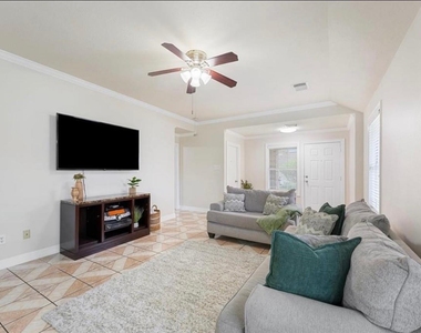1614 York Creek Drive - Photo Thumbnail 4