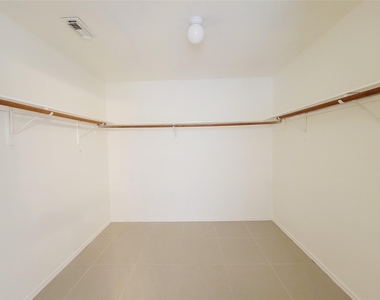 3807 Brook Garden Lane - Photo Thumbnail 28