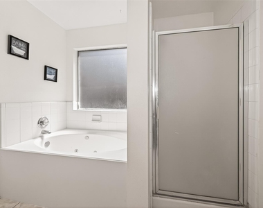 3807 Brook Garden Lane - Photo Thumbnail 27