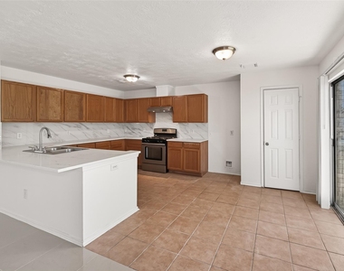 3807 Brook Garden Lane - Photo Thumbnail 12