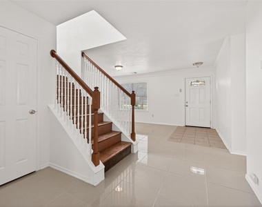 3807 Brook Garden Lane - Photo Thumbnail 4