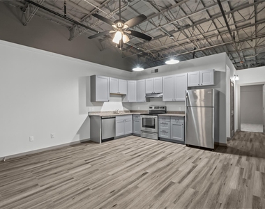 612 W Texas Avenue - Photo Thumbnail 2