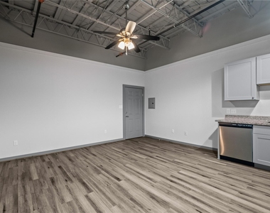 612 W Texas Avenue - Photo Thumbnail 4