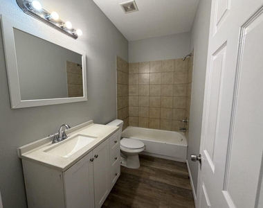 3118 Barberry Drive - Photo Thumbnail 6