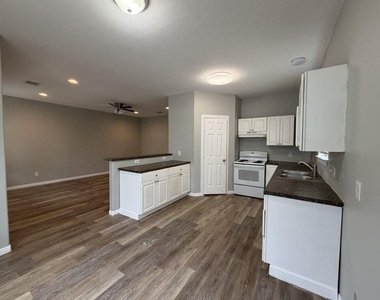 3118 Barberry Drive - Photo Thumbnail 2