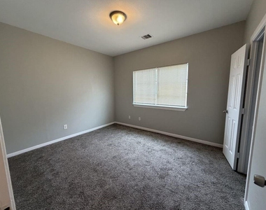 3118 Barberry Drive - Photo Thumbnail 5