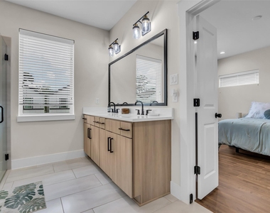 5303 Donovan Gardens Lane - Photo Thumbnail 15