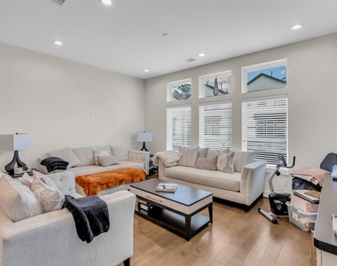 5303 Donovan Gardens Lane - Photo Thumbnail 10