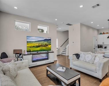 5303 Donovan Gardens Lane - Photo Thumbnail 8