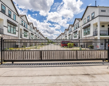 5303 Donovan Gardens Lane - Photo Thumbnail 24