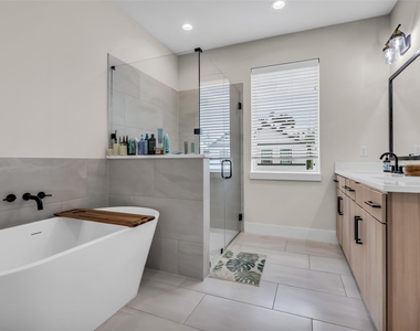 5303 Donovan Gardens Lane - Photo Thumbnail 16