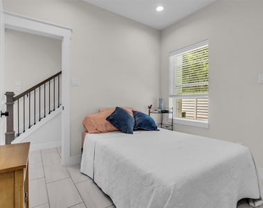 5303 Donovan Gardens Lane - Photo Thumbnail 3