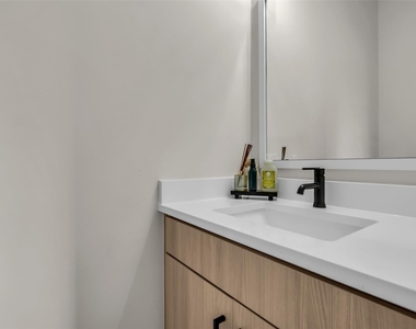 5303 Donovan Gardens Lane - Photo Thumbnail 12