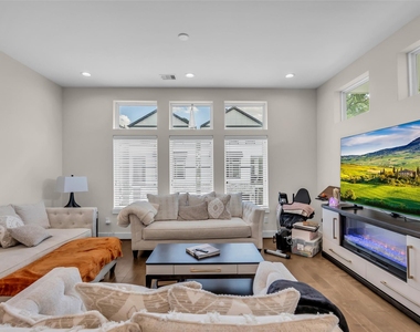 5303 Donovan Gardens Lane - Photo Thumbnail 11