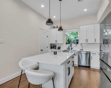 5303 Donovan Gardens Lane - Photo Thumbnail 7