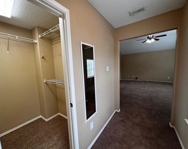 1411 Hallcroft Ln Lane - Photo Thumbnail 7