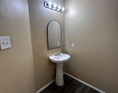 1411 Hallcroft Ln Lane - Photo Thumbnail 5