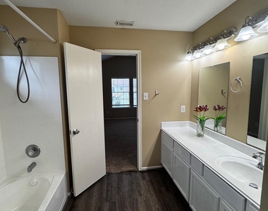 1411 Hallcroft Ln Lane - Photo Thumbnail 8