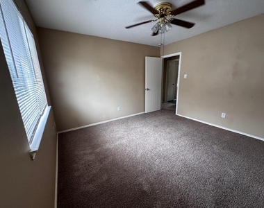 1411 Hallcroft Ln Lane - Photo Thumbnail 9