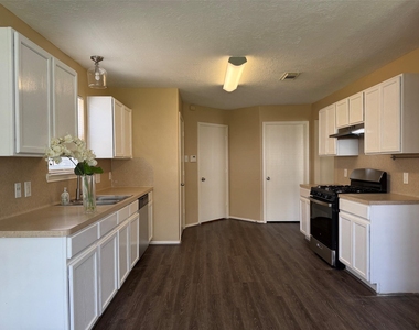 1411 Hallcroft Ln Lane - Photo Thumbnail 2