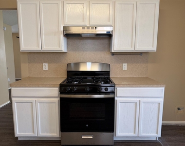 1411 Hallcroft Ln Lane - Photo Thumbnail 4