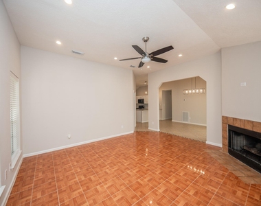 121 Coffee Lane - Photo Thumbnail 5