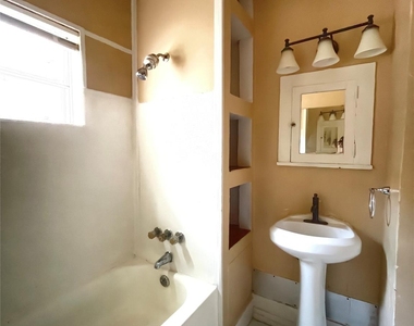 6912 Avenue C - Photo Thumbnail 10