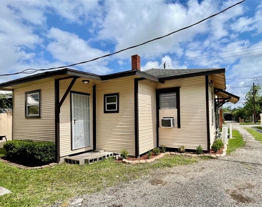 6912 Avenue C - Photo Thumbnail 1