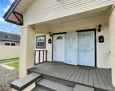 6912 Avenue C - Photo Thumbnail 2