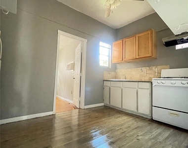 6912 Avenue C - Photo Thumbnail 13