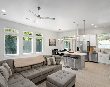 6720 Lozier Street - Photo Thumbnail 1
