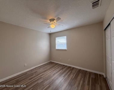 660 Minnie Street - Photo Thumbnail 5