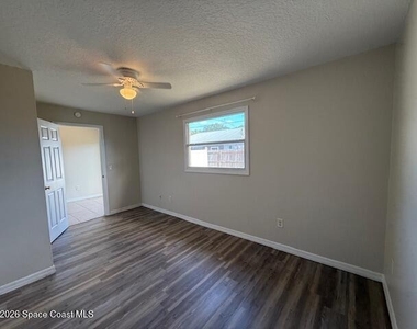 660 Minnie Street - Photo Thumbnail 6