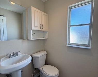 660 Minnie Street - Photo Thumbnail 9