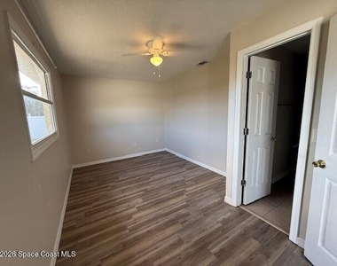 660 Minnie Street - Photo Thumbnail 7