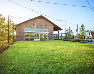 2102 Mallow Lane - Photo Thumbnail 6