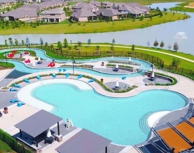 2102 Mallow Lane - Photo Thumbnail 9