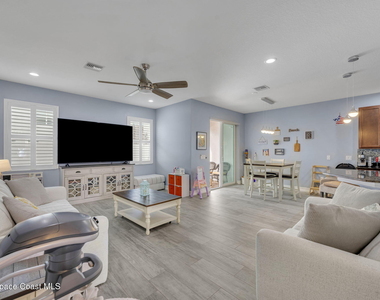 1445 Isabella Drive - Photo Thumbnail 9